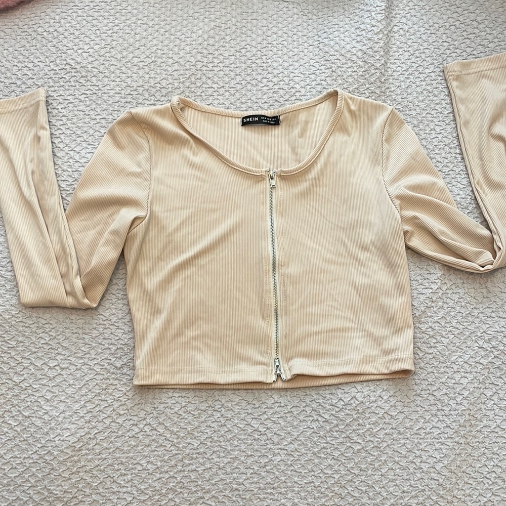 SHEIN cropped long sleeve top. Size medium.